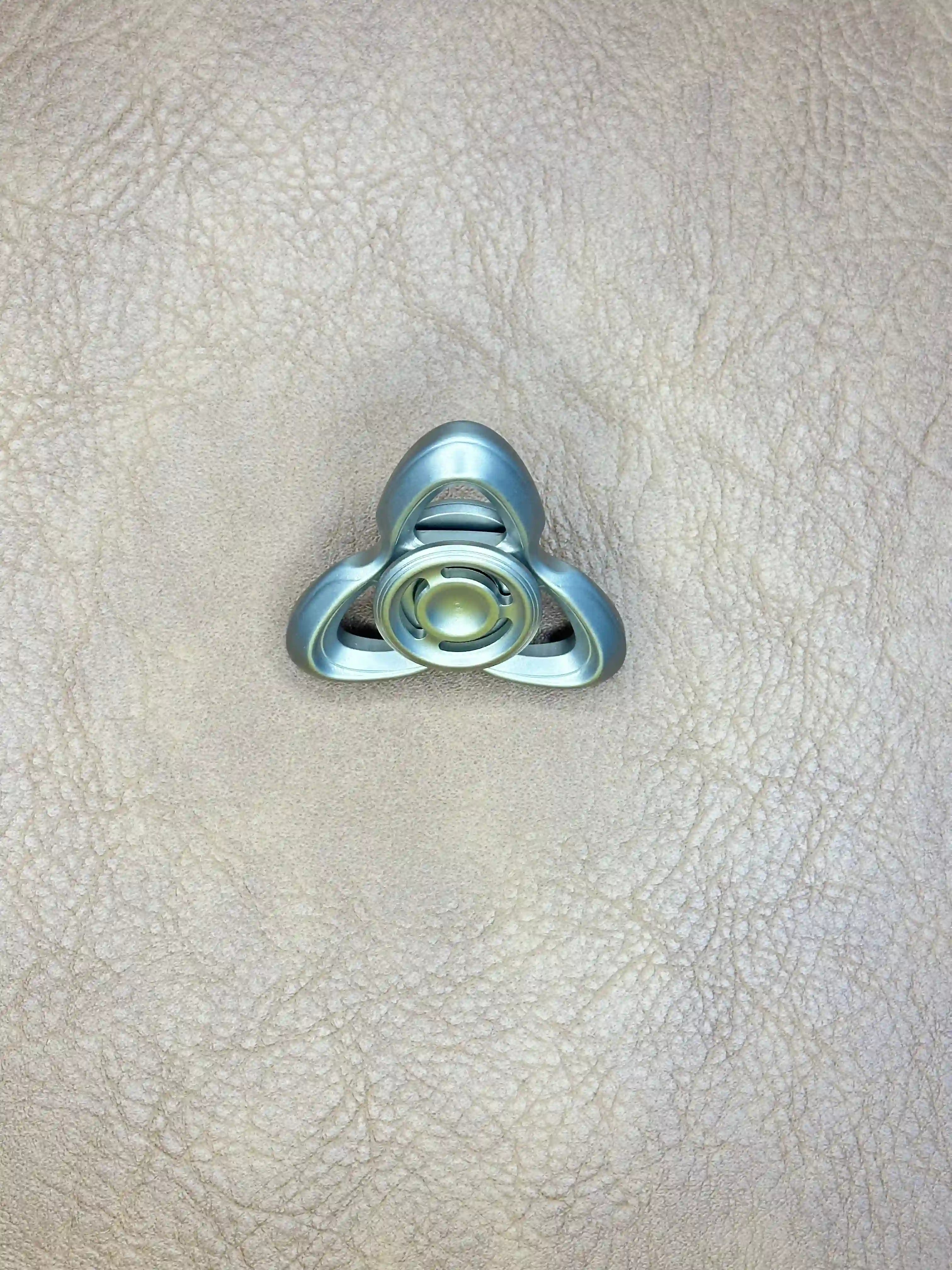 RelixRot Cat's Eye Finger Spinner
