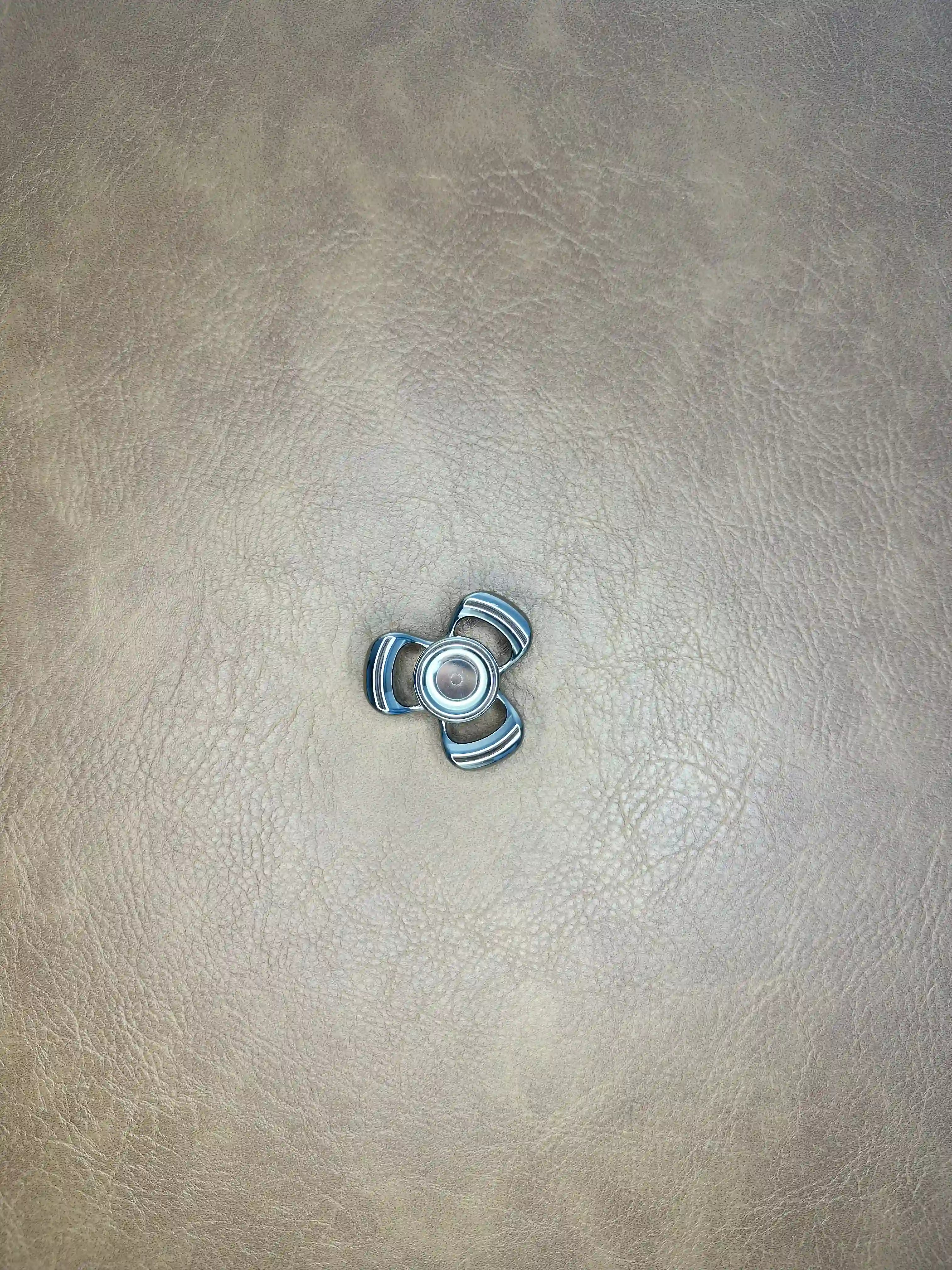 RelixRot Three-Leaf Finger Spinner