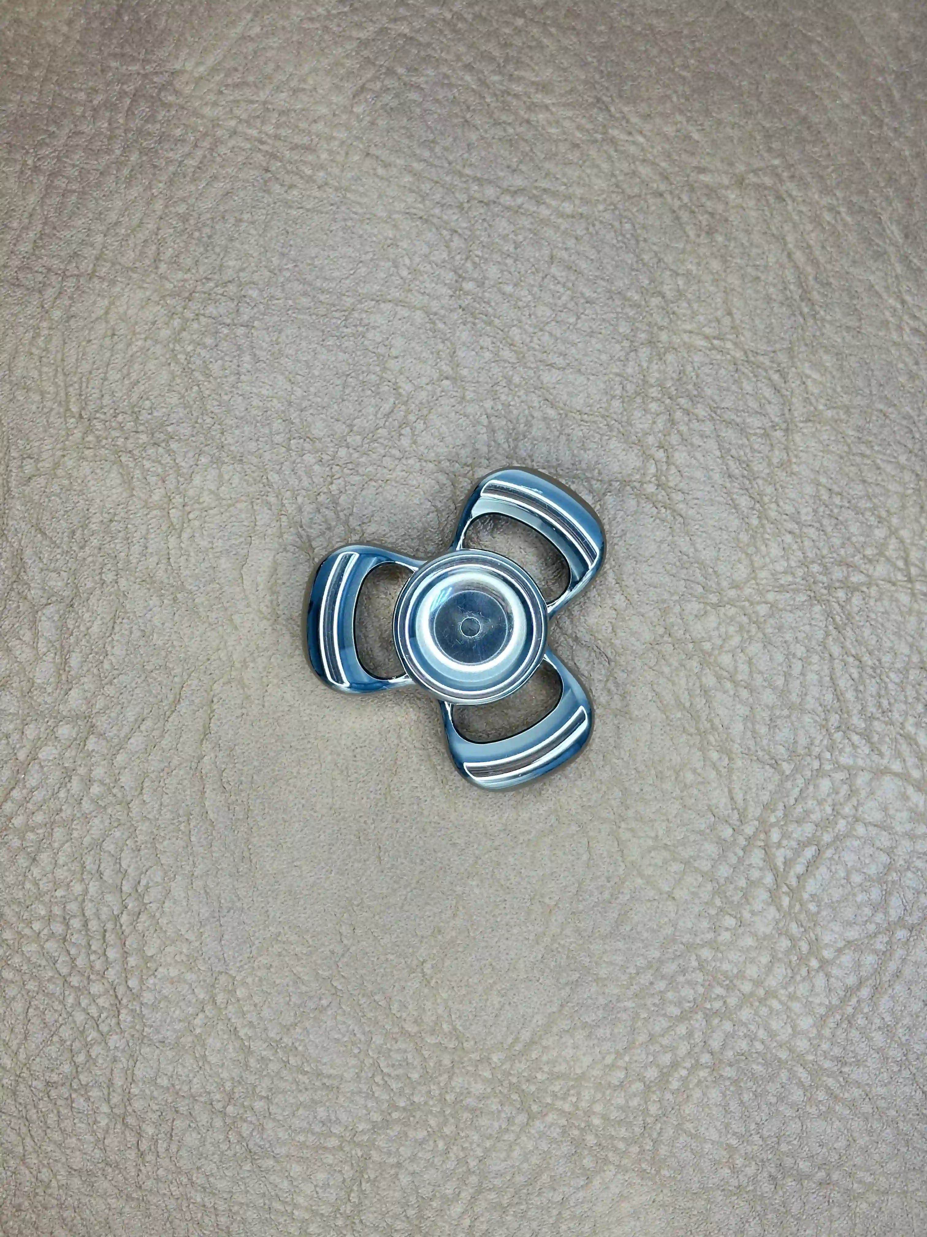 RelixRot Three-Leaf Finger Spinner