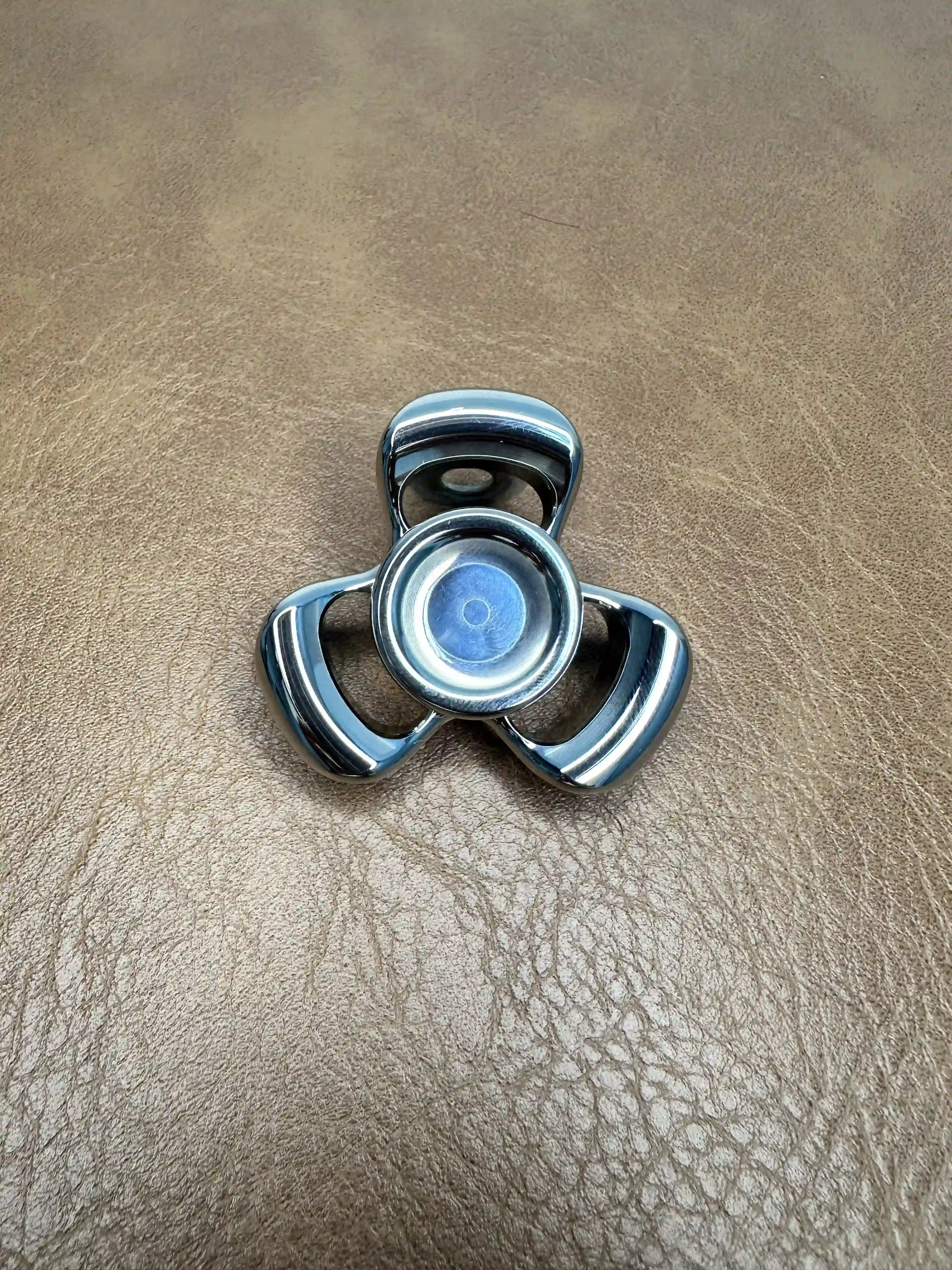 RelixRot Three-Leaf Finger Spinner